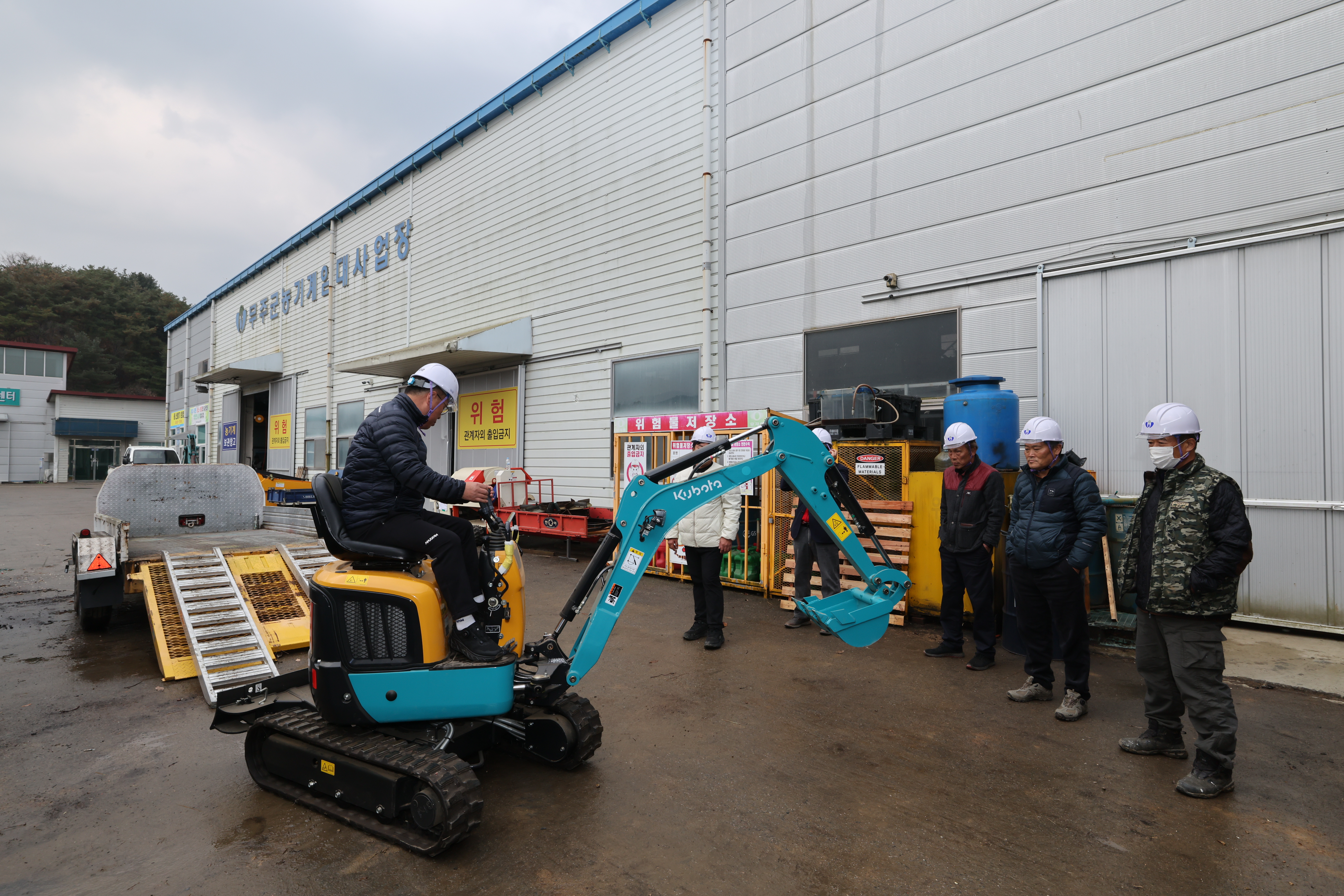 슬라이드 이미지 3