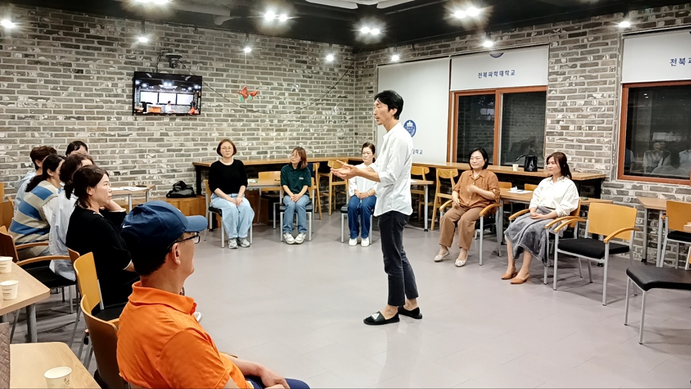 슬라이드 이미지 2