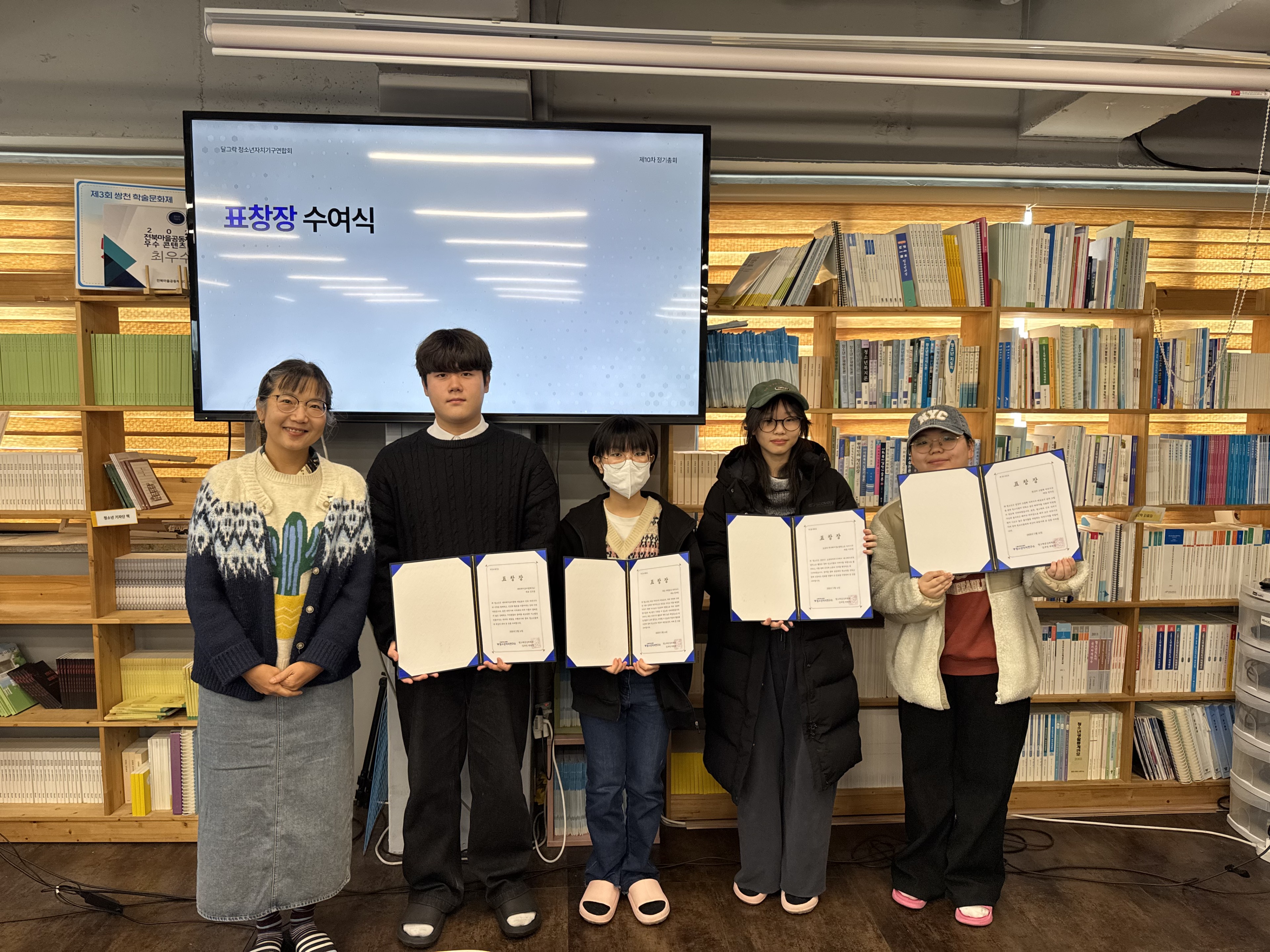 슬라이드 이미지 2