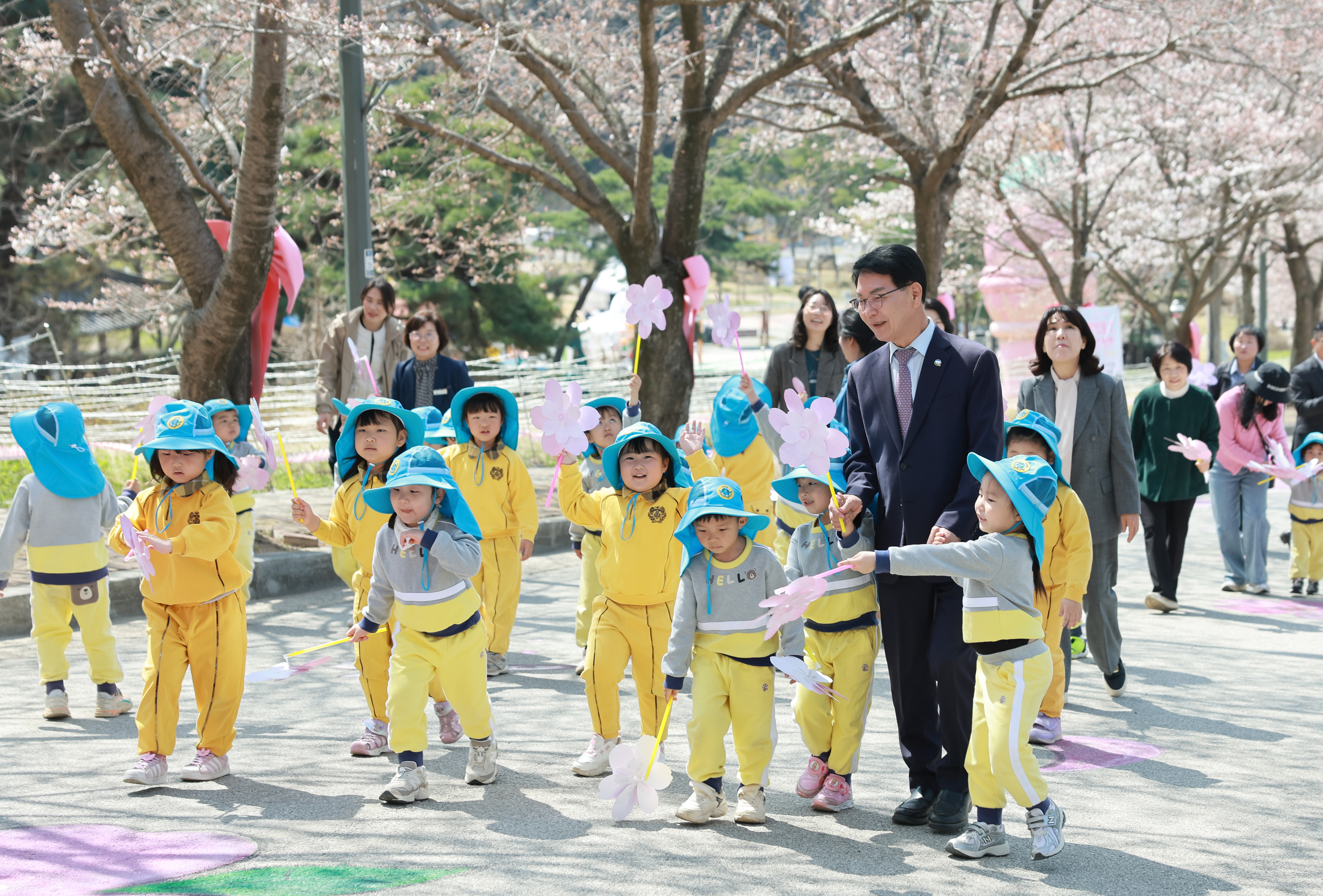 슬라이드 이미지 2