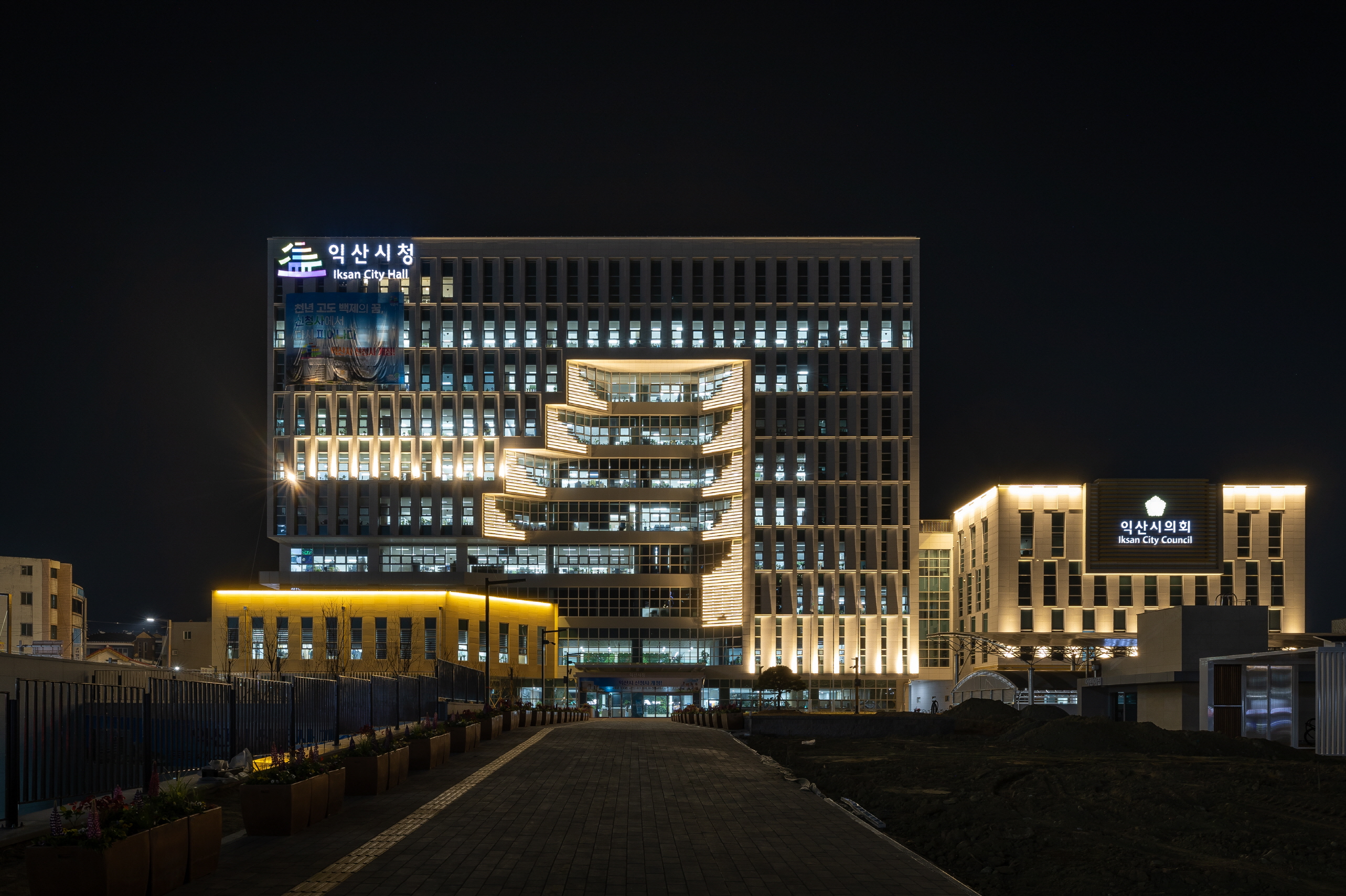 슬라이드 이미지 2