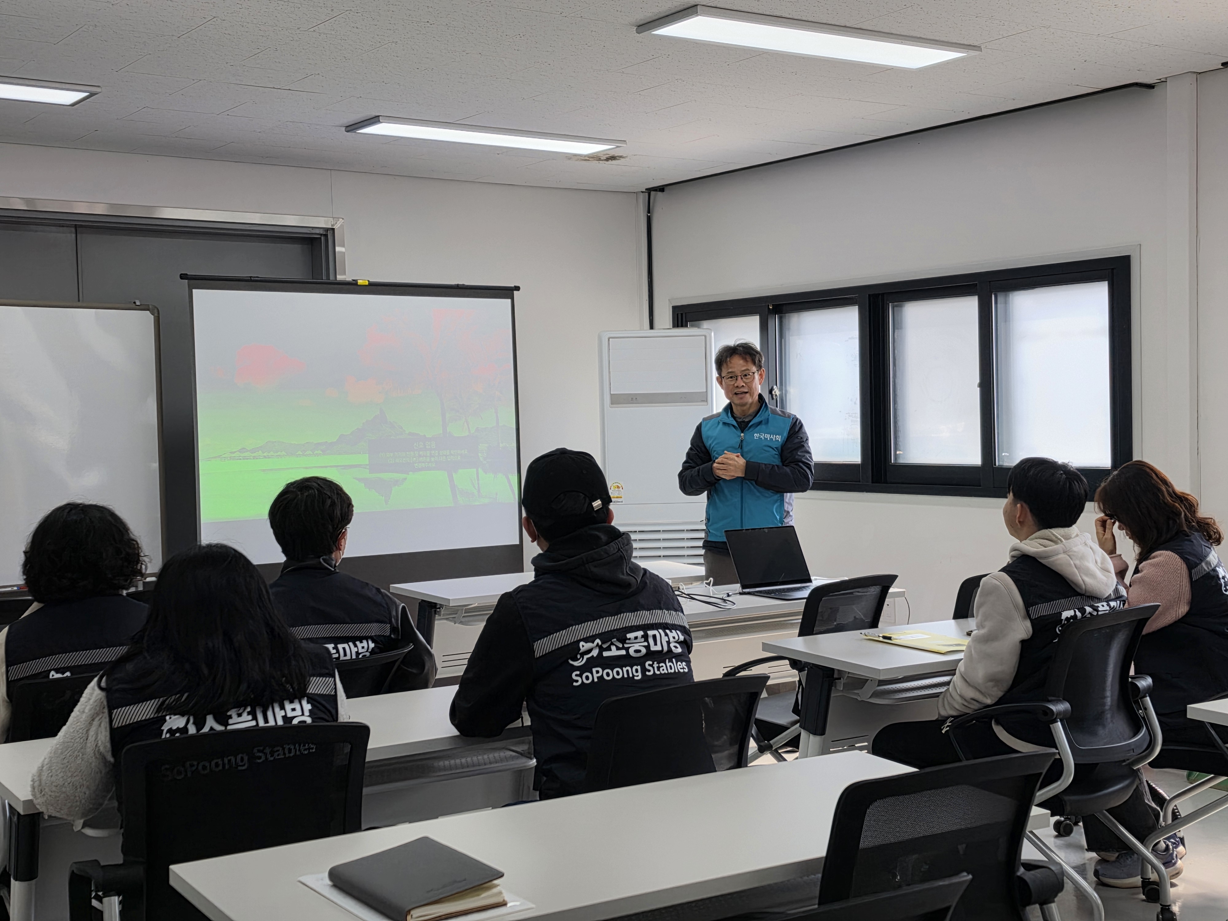 슬라이드 이미지 1