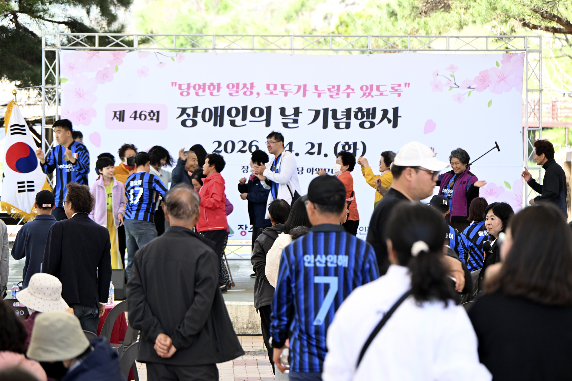 슬라이드 이미지 1