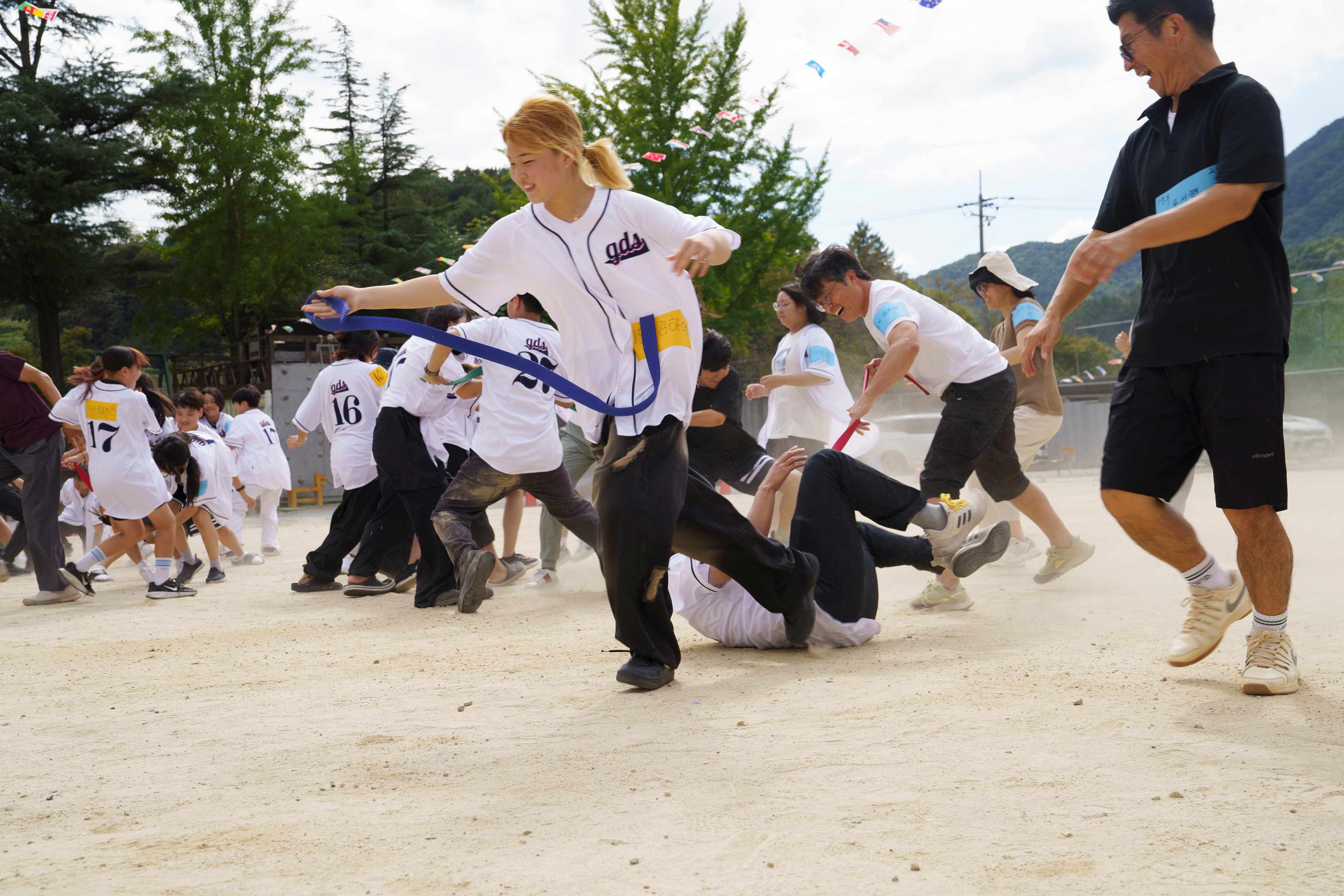 슬라이드 이미지 2