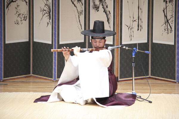 슬라이드 이미지 3