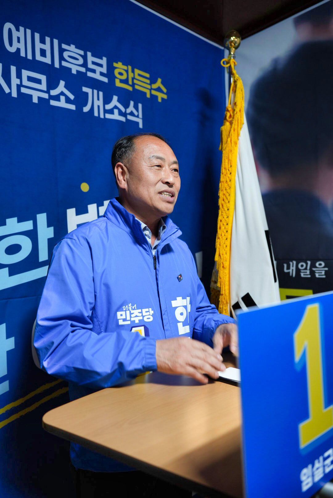 슬라이드 이미지 1