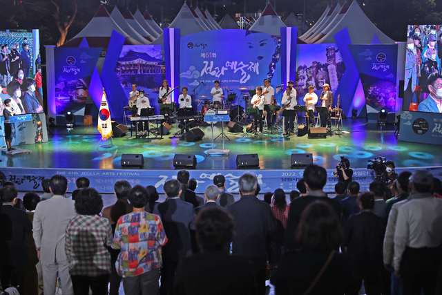 슬라이드 이미지 3