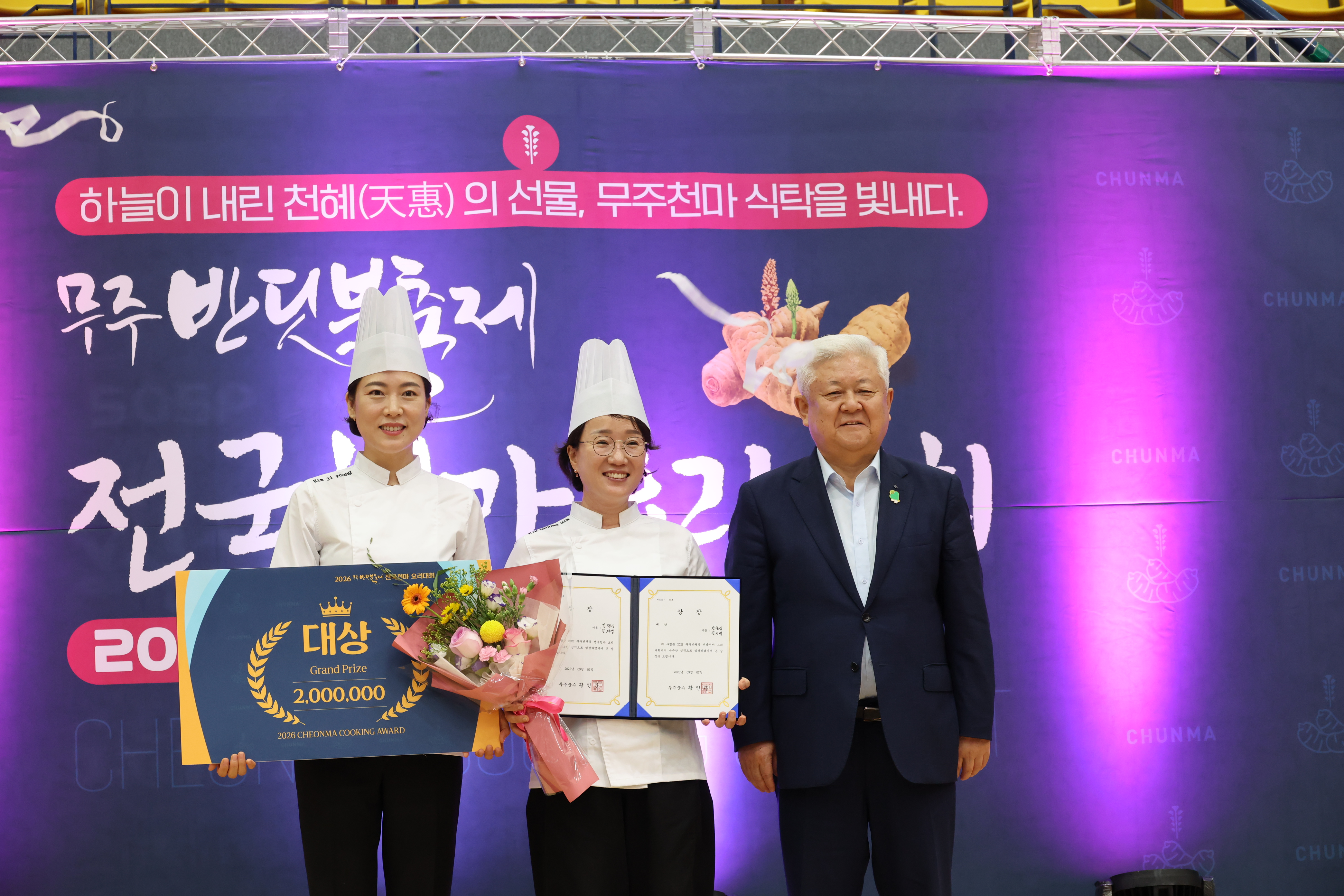 슬라이드 이미지 2