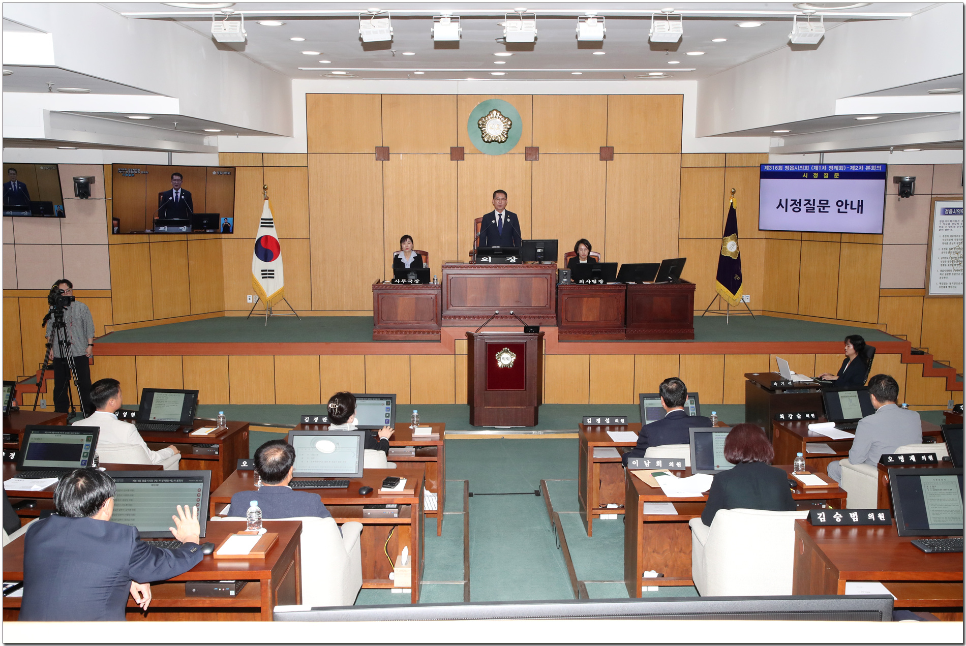 슬라이드 이미지 1