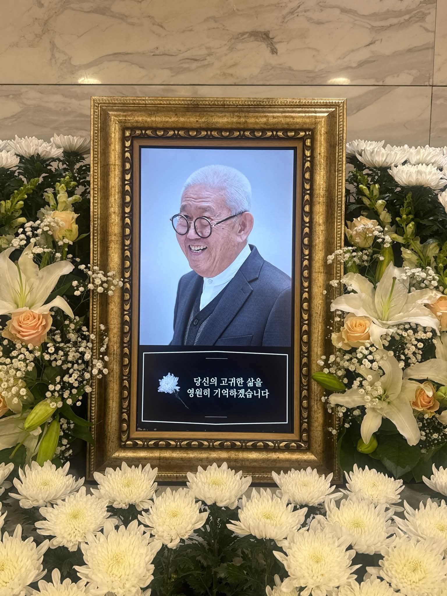 슬라이드 이미지 1