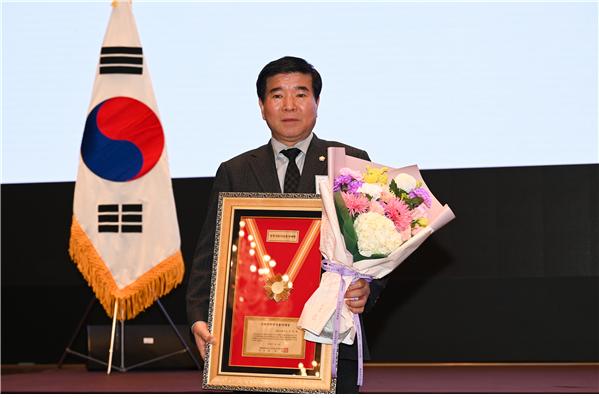 남원시의회 김영태 의장, 전북지방의정봉사대상 수상