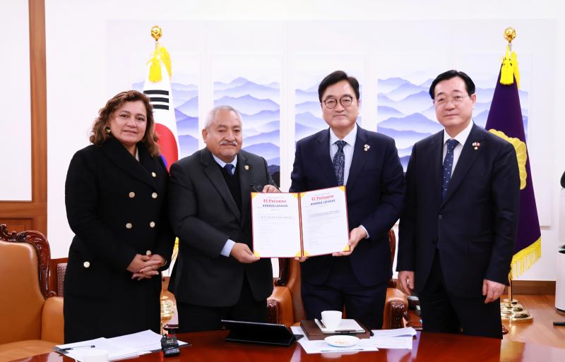 우원식 의장, 빅토르 플로레스 페루-한국 친선협회장 접견