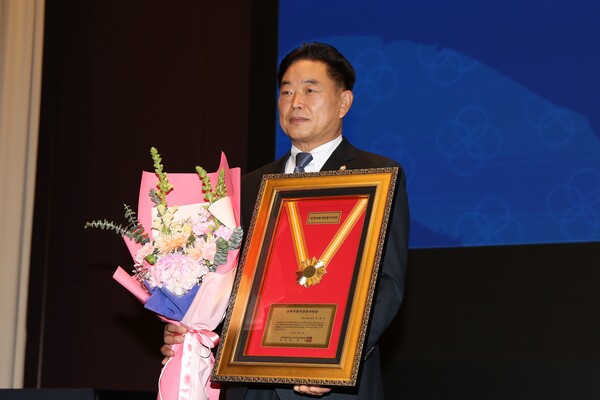 익산시의회 김경진 의장, 전북지방의정봉사대상 수상
