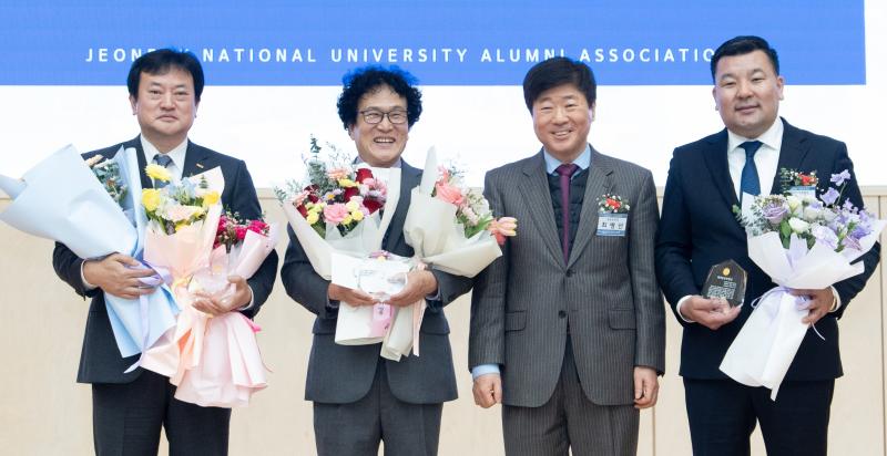 정강선 전북체육회장, 전북대 동문대상 공로상 수상