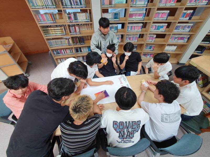 “학교와 집에서 책 읽는 문화”
