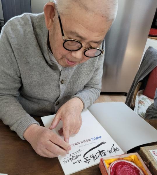 ‘천안서 건강하게 서예 작품 계속해요’