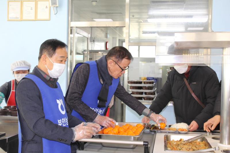 부안농협, 부안종합사회복지관 점심 봉사 실시
