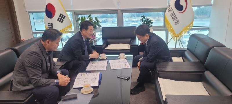 권익현 부안군수, 새만금개발청 방문 RE100 산업용지 전환 공식 건의
