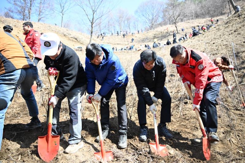 장수군, 제81회 식목일 봉화산 산철쭉군락지 나무심기  