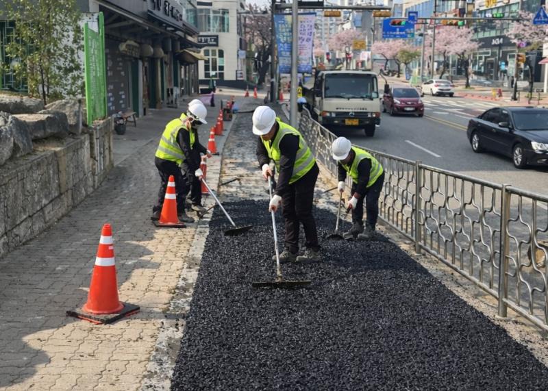  익산시, 인도 정비 본격…안전한 보행 환경 조성