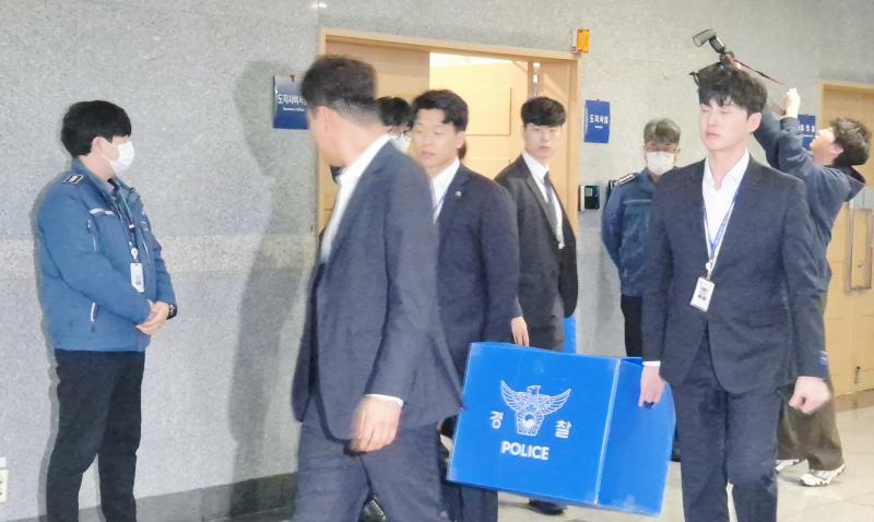 경찰, 김관영 지사 압수수색