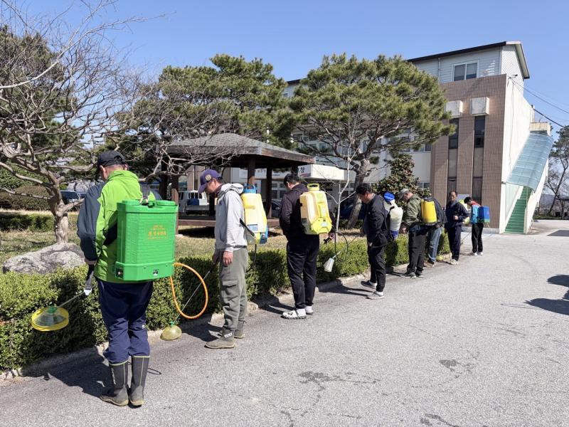 고창군 무장애향회, ‘쾌적한 무장 만들기’ 시가지 제초작업 