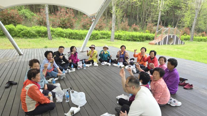 고창 아산면, 노인일자리 참여 어르신과 ‘운곡람사르습지 봄소풍’ 진행