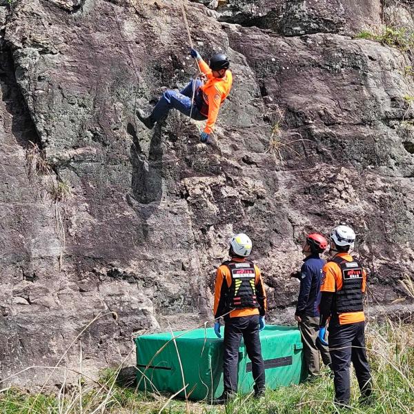 부안소방서, 봄철 산악사고 대비 특별 합동 특별구조훈련 실시

