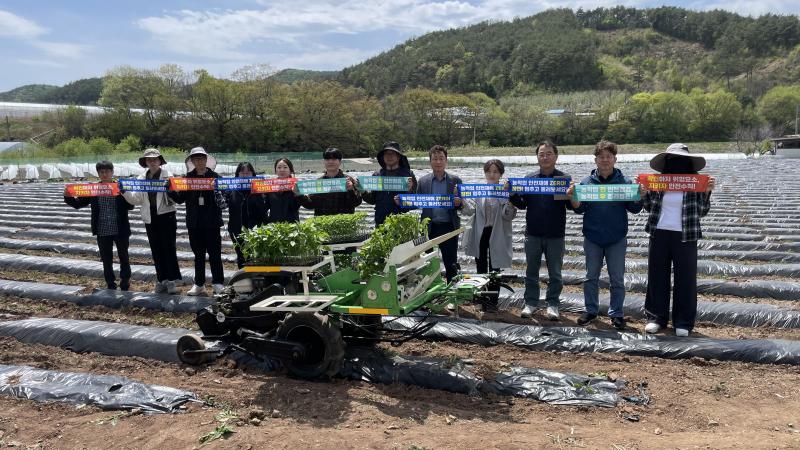 ‘고추 아주심기 기계화 확산’·‘안전 독려’ 두 마리 토끼 잡는다
