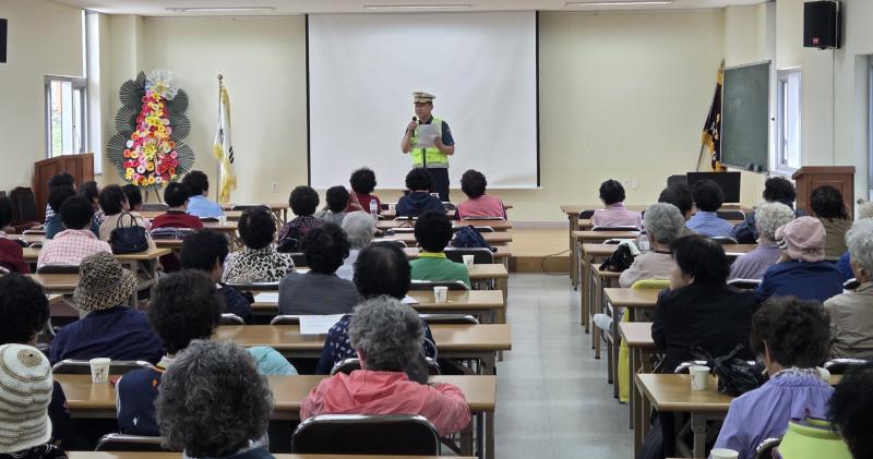 장수경찰서, 노인대학 찾아 어르신 교통 안전 교육  
