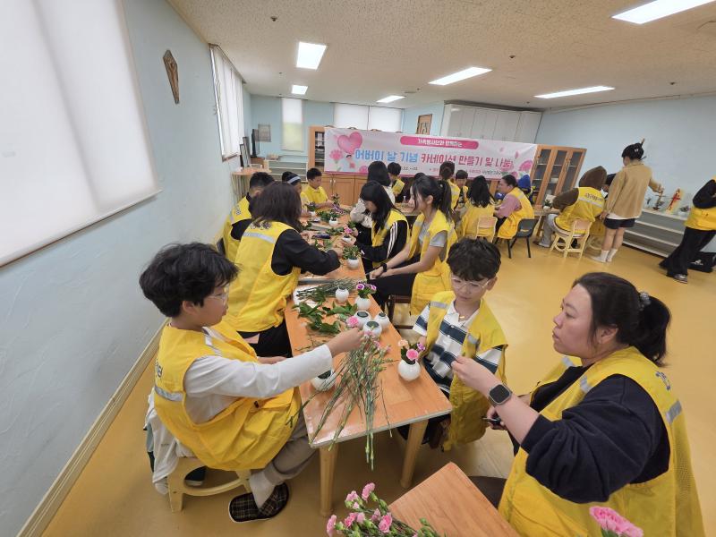 고창군자원봉사센터, 어버이날 맞아 카네이션 나눔