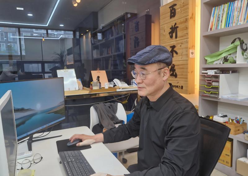 '디지털 자극에 갇힌 미래세대...무너진 ‘자존감’과 ‘문해력’을 구하다'
