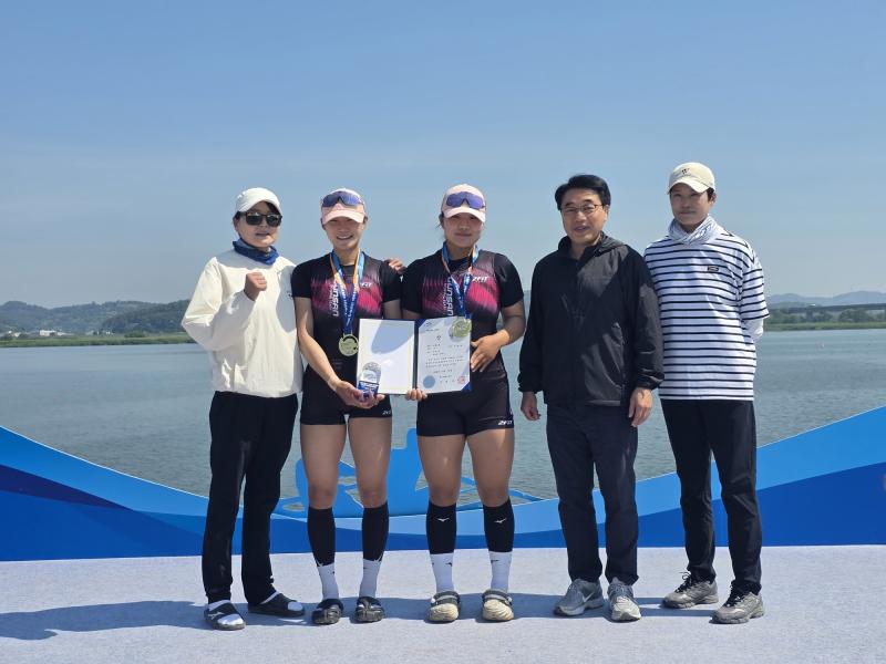 군산시청 조정팀 '금빛 물살'