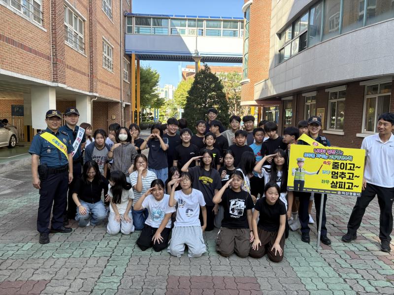 익산경찰서 부송팔봉지구대, 익산어양초와 어린이 교통사고 예방 합동 캠페인 실시