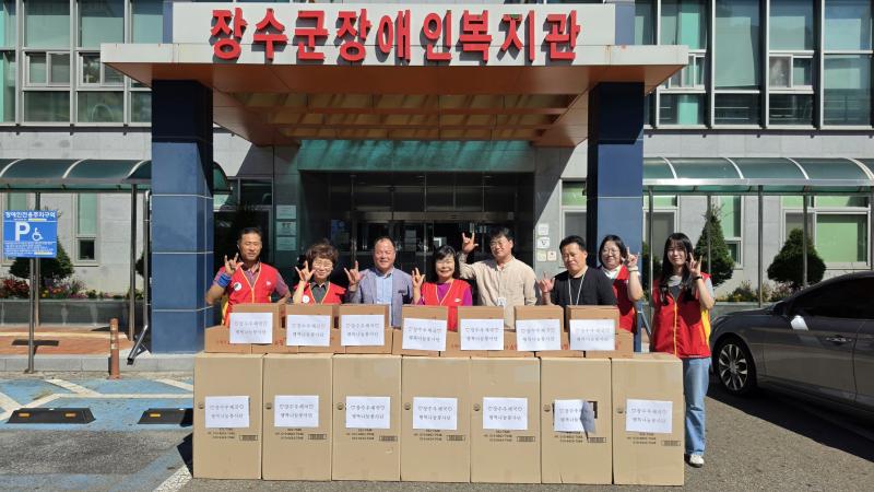 장수우체국, 추석 명절 앞두고 장수군노인장애인복지관에
김300박스 후원
