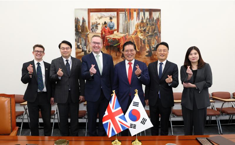 송석준 외교통일위원장, 콜린 크룩스 주한영국대사 면담