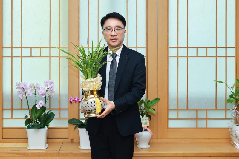 이지성 전북자치도 행정부지사, 취임 축하화분 모아 사랑의 성금으로 나눔 행보