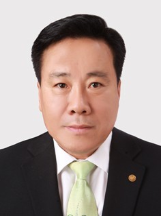 '홍수'는  주제면, 구성, 문체에서 매우 높은 수준 보여줘