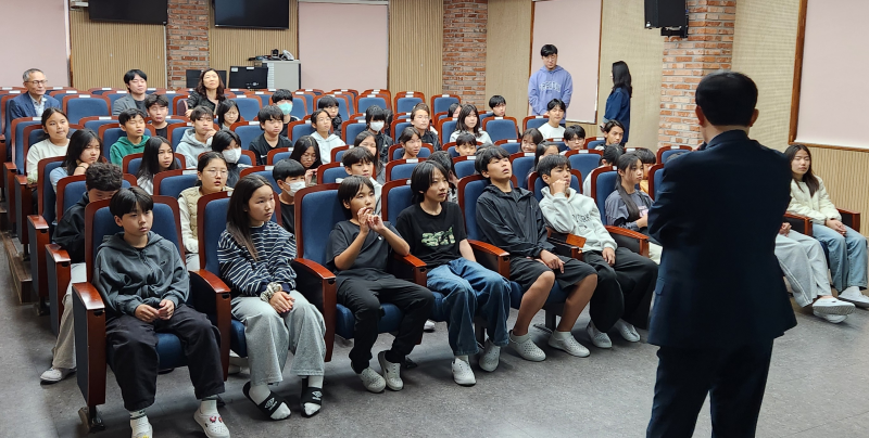수업을 열고, 배움을 더하고, 경험을 나누다