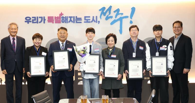 “나눔 기쁨 실천”...으뜸자원봉사자 시상