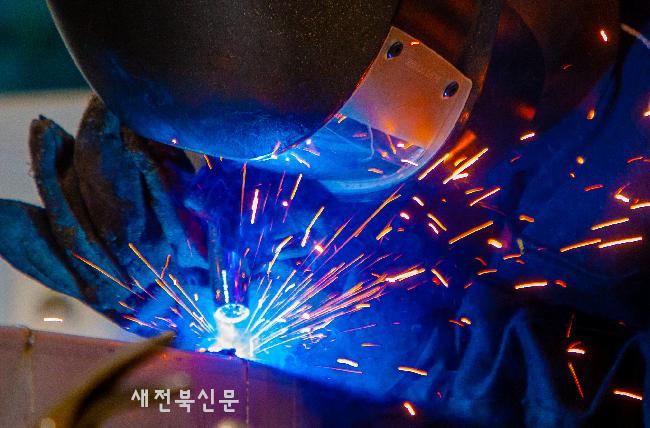 불꽃에 땀과 혼을 실어서  