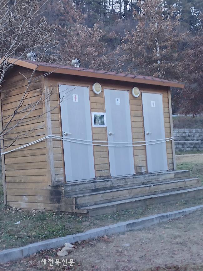 `진안군 주천생태공원 내 화장실 불결해요' 