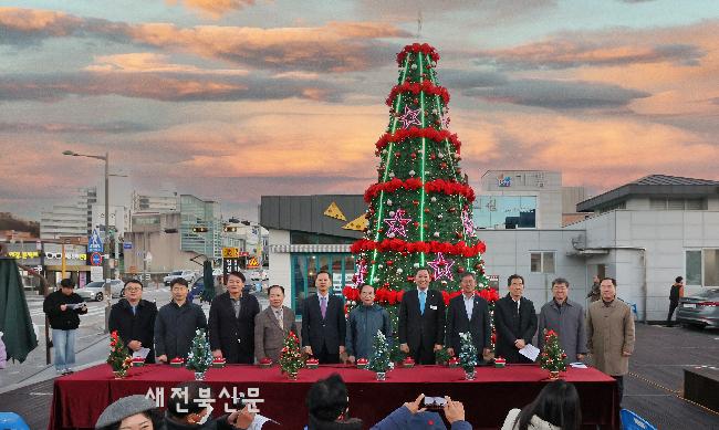 임실군, 성탄트리에 불을 밝혔다  
