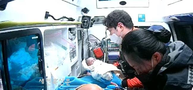 김제소방서 검산119구급대, 눈길 속 구급차에서 새 생명 출산 도와