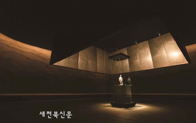 익산 미륵사지 석탑 사리공에서 발견된 ‘유향’과 대향로, 국보 백제금동대향로 만나다 