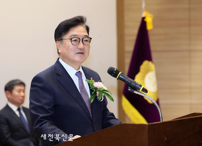 '국회개혁,개헌과제와 사회적대화 제도화 노력할 것'